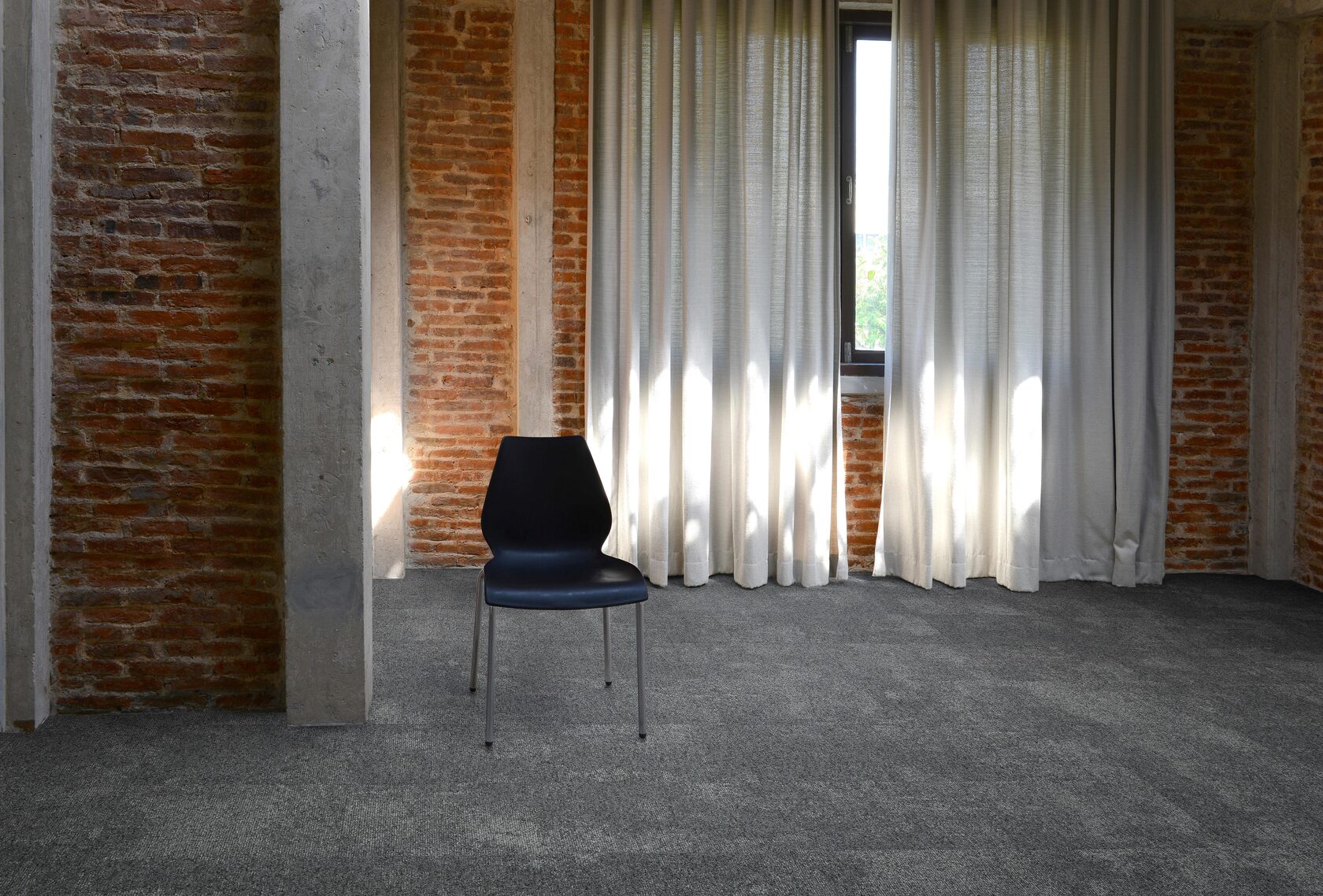 Ковровая плитка Bonkeel Sensei Gref 500×500×6,5 фото в интерьере